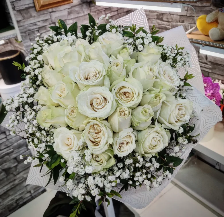 Букет из белых роз